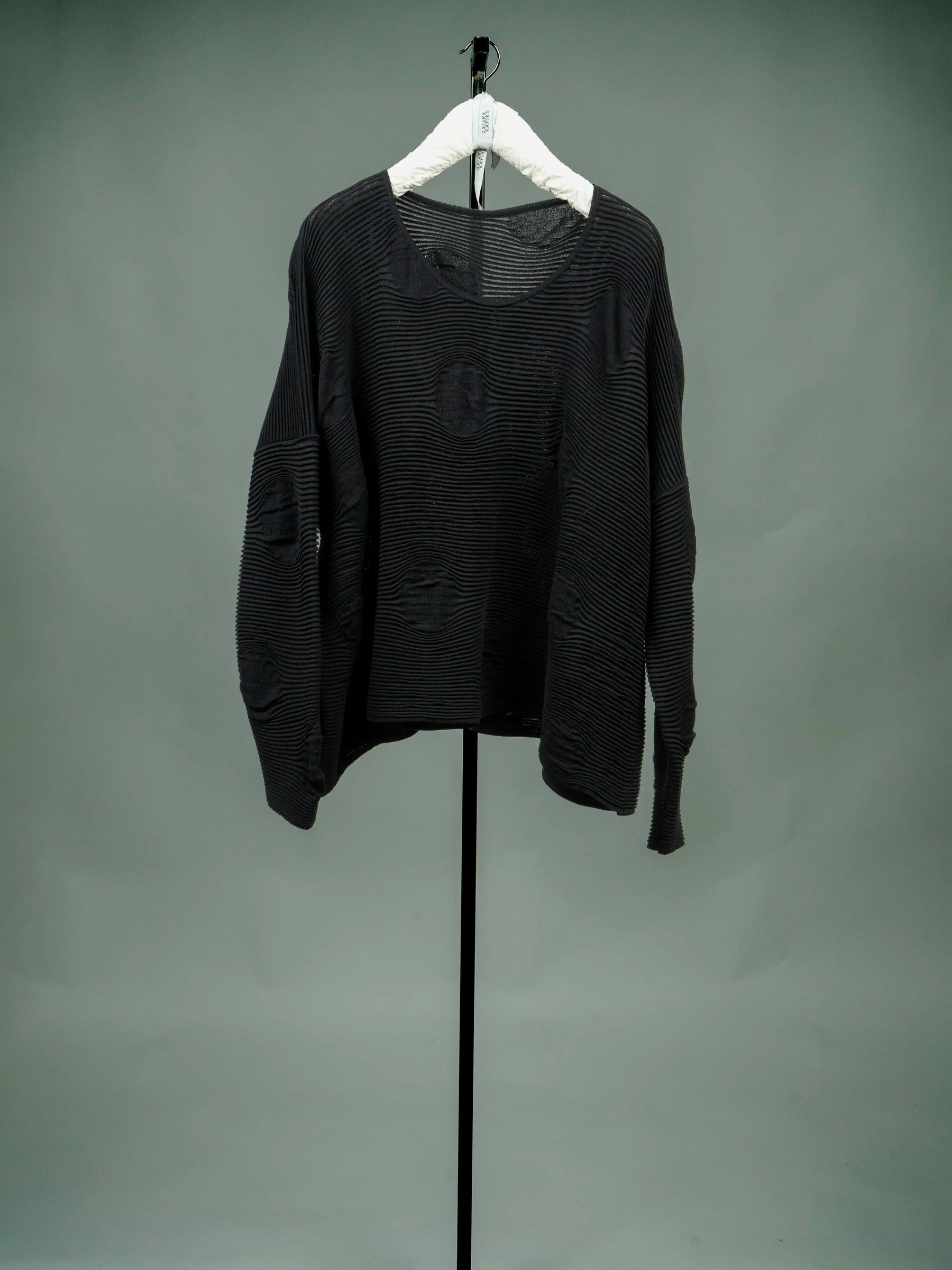 KAYIKO – local Designer Avantgarde Strick aus Wien, Österreich – local designer avant-garde knitwear from Vienna, Austria