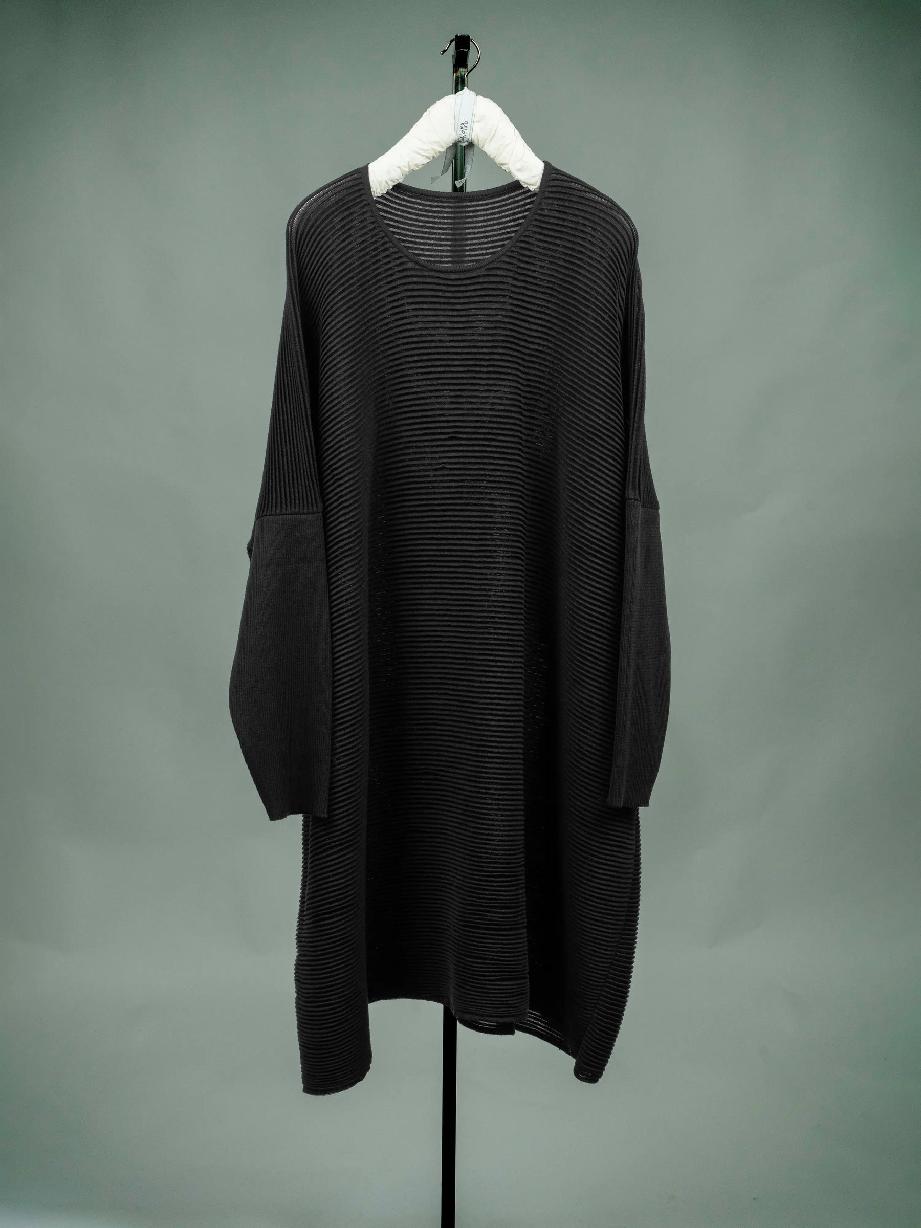 KAYIKO – local Designer Avantgarde Strick aus Wien, Österreich – local designer avant-garde knitwear from Vienna, Austria