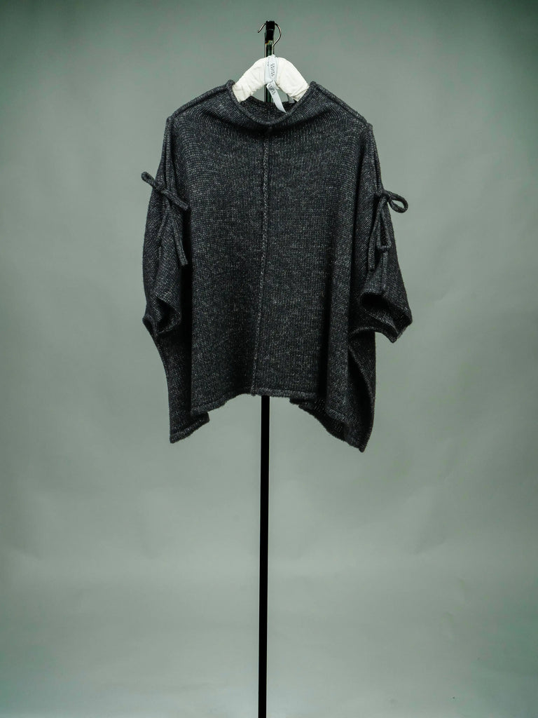 KAYIKO – local Designer Avantgarde Strick aus Wien, Österreich – local designer avant-garde knitwear from Vienna, Austria