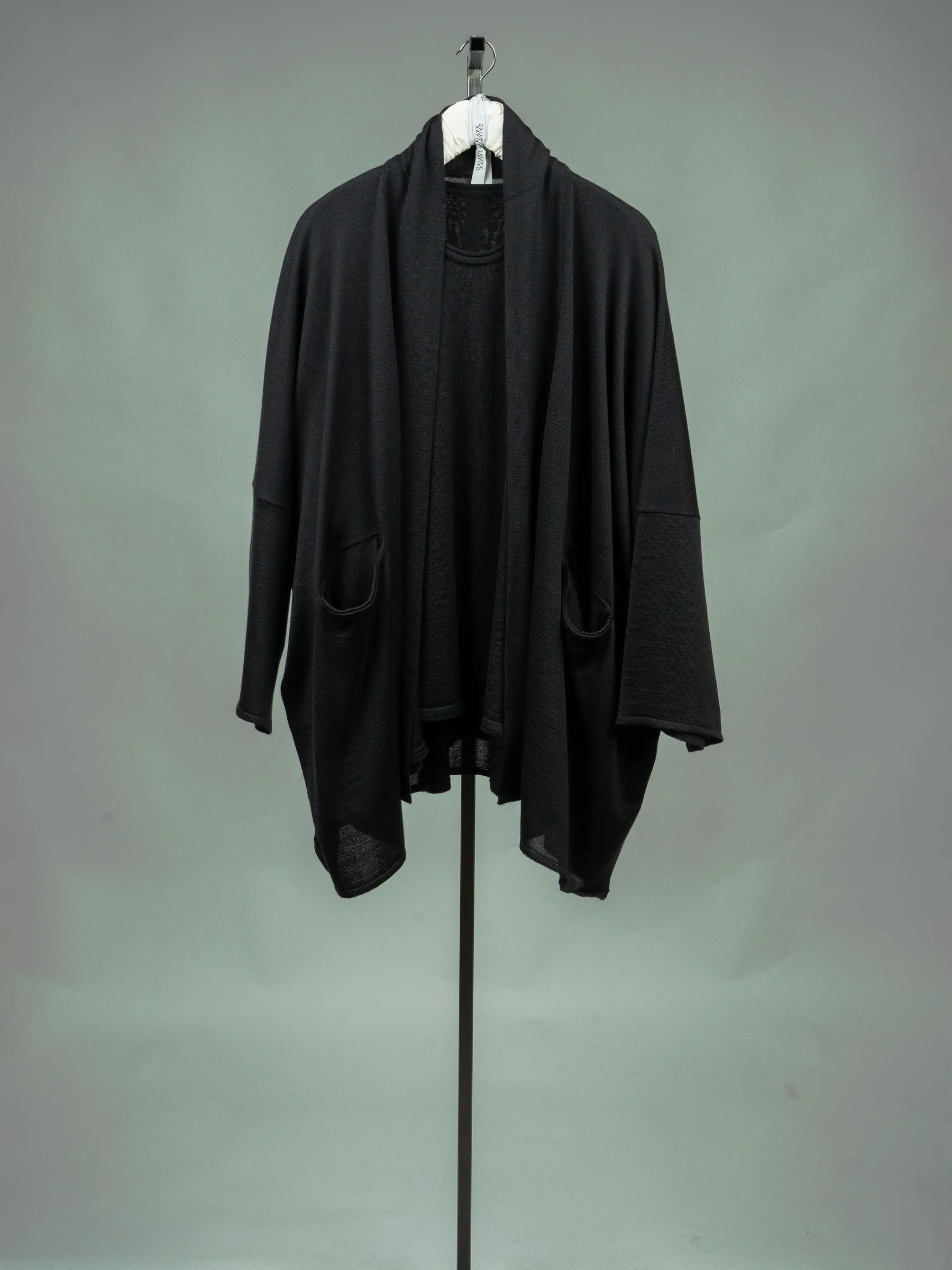 KAYIKO – local Designer Avantgarde Strick aus Wien, Österreich – local designer avant-garde knitwear from Vienna, Austria