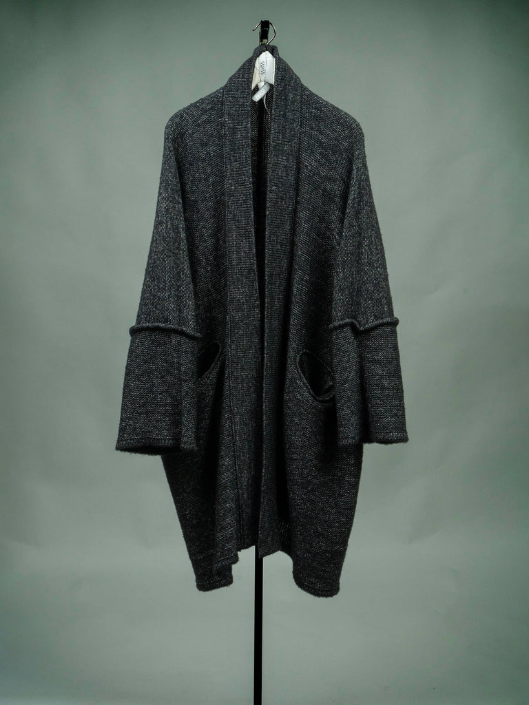 KAYIKO – local Designer Avantgarde Strick aus Wien, Österreich – local designer avant-garde knitwear from Vienna, Austria