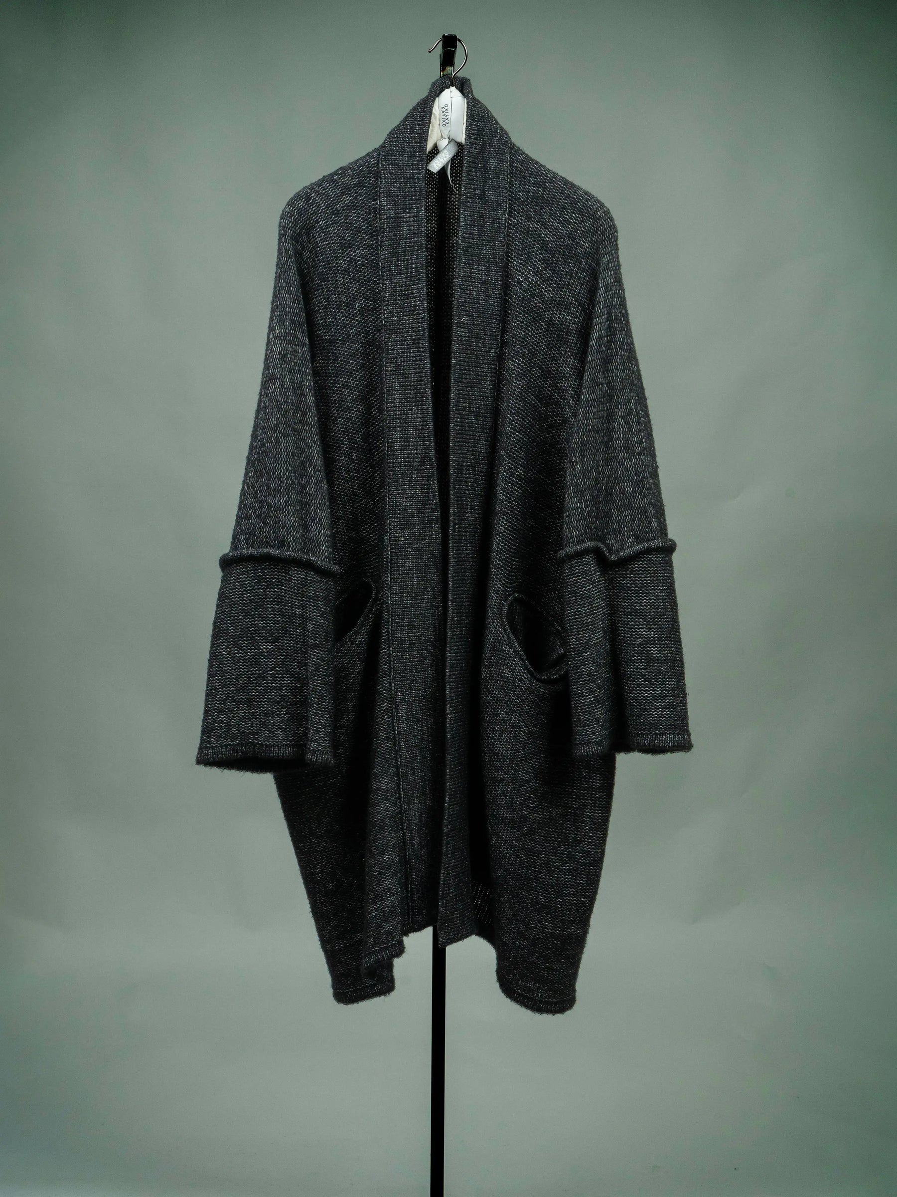 KAYIKO – local Designer Avantgarde Strick aus Wien, Österreich – local designer avant-garde knitwear from Vienna, Austria