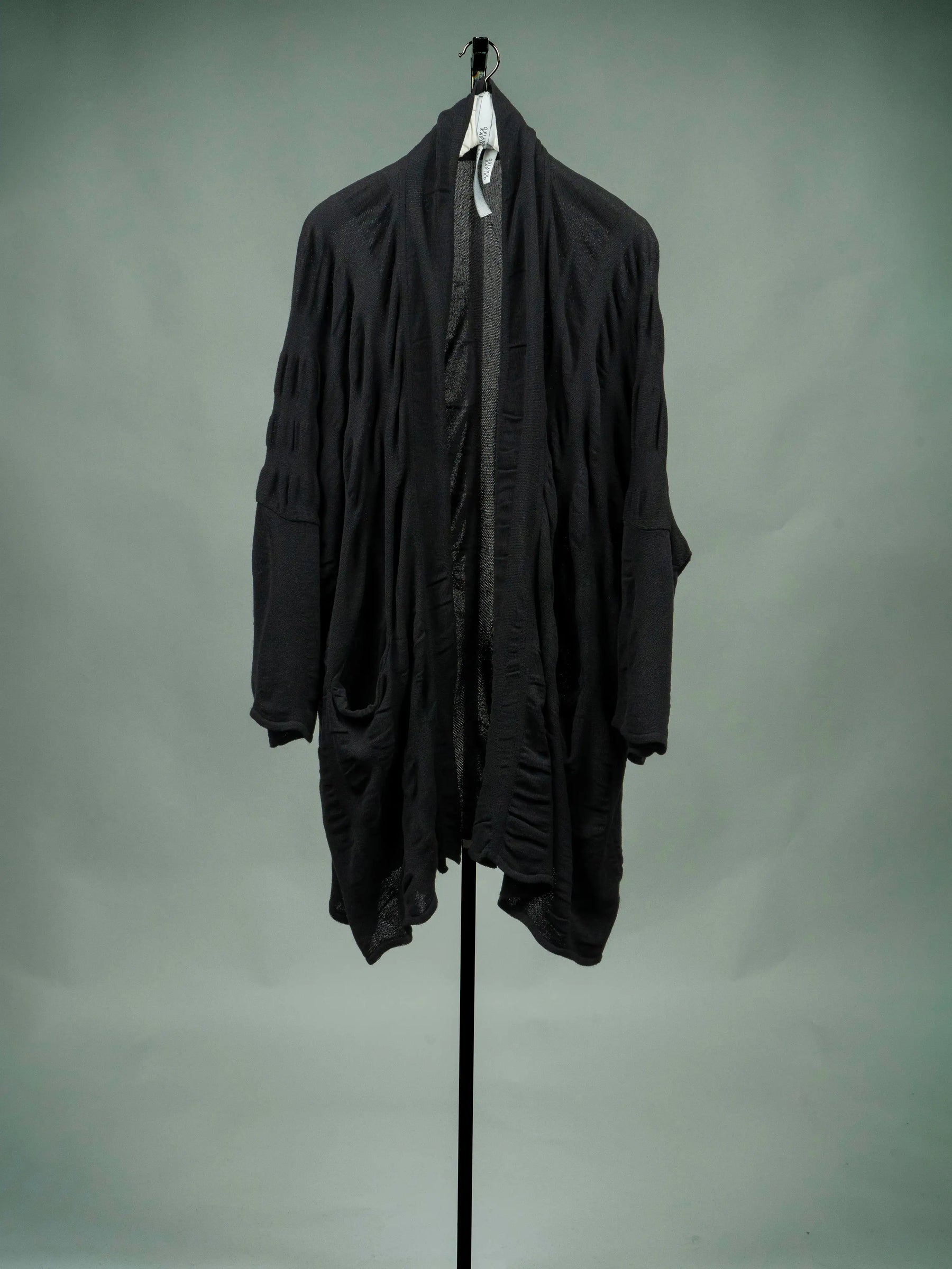 KAYIKO – local Designer Avantgarde Strick aus Wien, Österreich – local designer avant-garde knitwear from Vienna, Austria